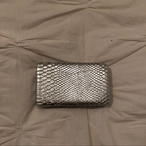 🔥3 FOR 30!🔥 Snakeskin Clutch Metallic Silver